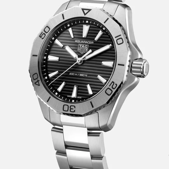 Tag Heuer Aquaracer with Black and Silver Tones - Picture 4 of 4